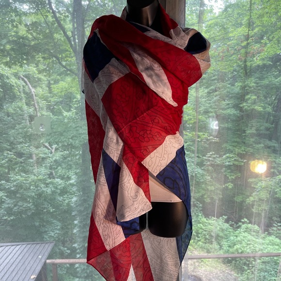 Twiggy- London large scarf. Brand New - Picture 7 of 10